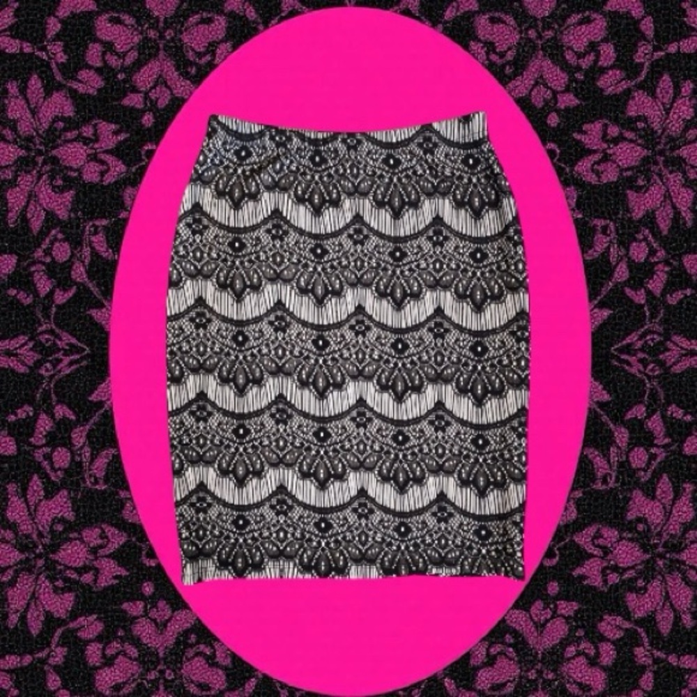 B_envied Black and White Lace Mini Skirt Size M